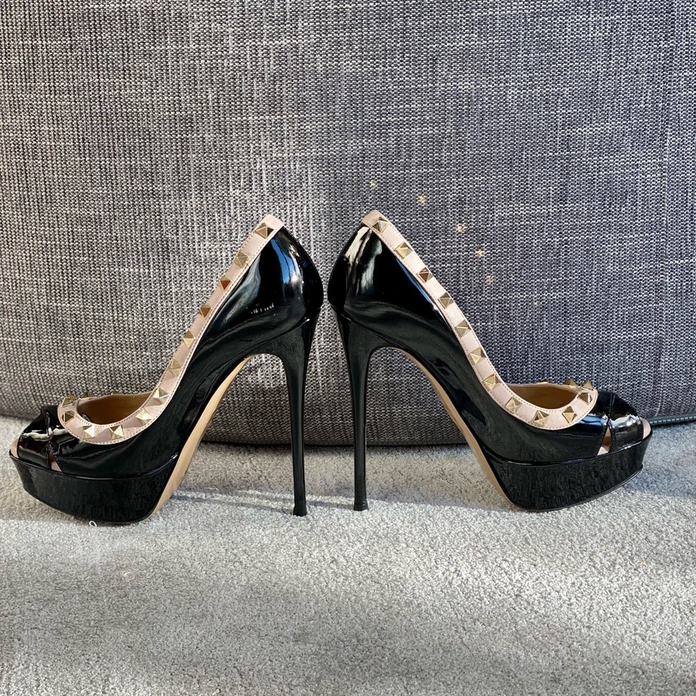 Valentino Garavani Rockstud Peep Toe Platform Pump - Size 37,5